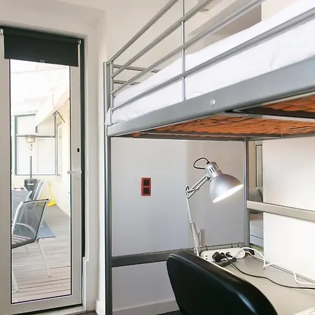 Bright And Cosy With Terrace, Graca District Apartment *