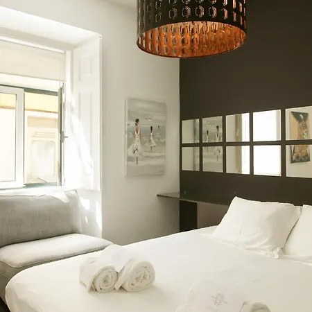 Bright And Cosy With Terrace, Graca District Apartment