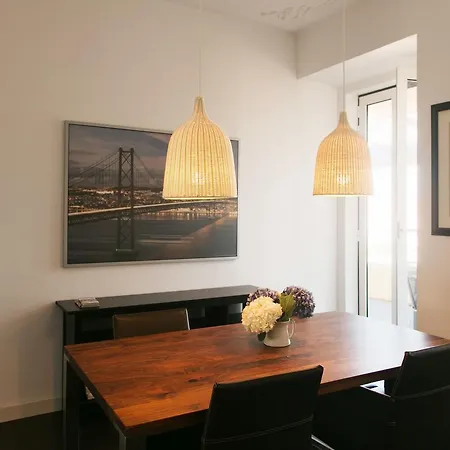 Bright And Cosy With Terrace, Graca District Apartman