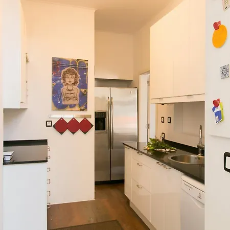 Apartment Bright And Cosy With Terrace, Graca District Lissabon