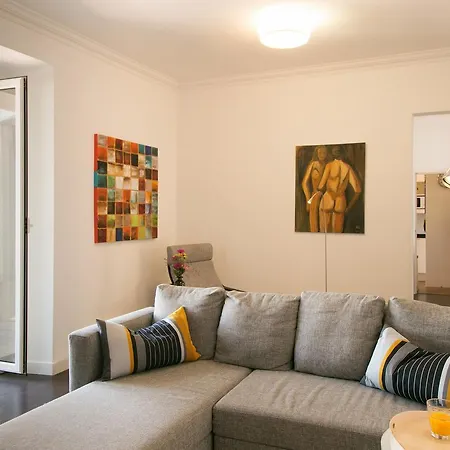 Apartment Bright And Cosy With Terrace, Graca District Lisbon